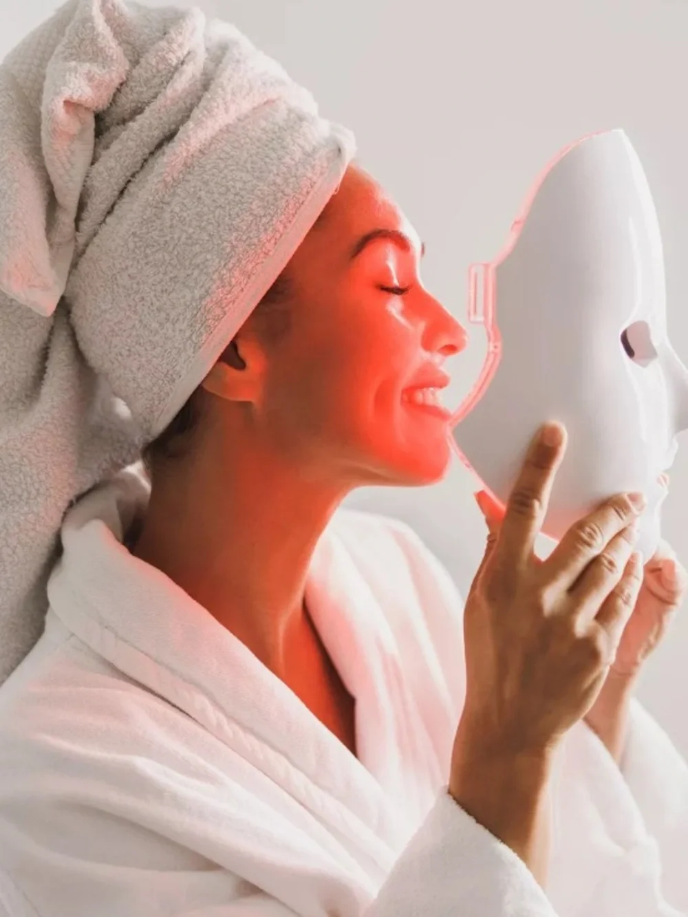 7-in-1 LED Light Therapy Face Mask - White by Puresonic